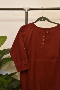 Remera India bordo con botones - comprar online