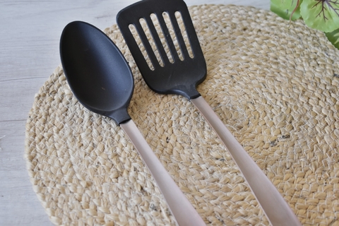 Cubiertos cocina cobre y plastico