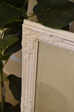 Espejo rectangular con moldura 75 por 45 cm
