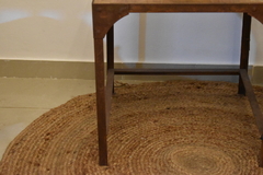 Mesa auxiliar madera y hierro oxidado en internet
