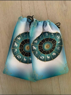 Bolsitas guarda piedras, cartas tarot, objetos personales
