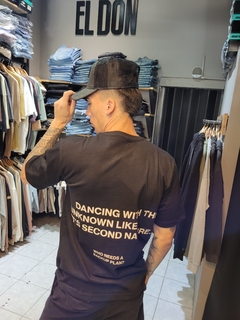 Remera Unknown en internet