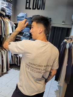 Remera Unknown en internet