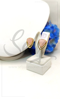 Brinco de Quartzo Rosa - Folheado a Ouro - comprar online