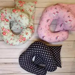 Cuellitos de viaje de piqué o gabardina estampada - tienda online