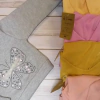 TAVG buzo corto nena con capucha, estampa "mariposa" y aplique