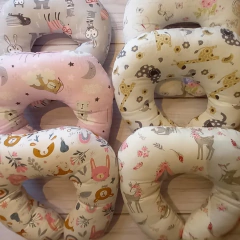 Cuellitos de viaje de piqué o gabardina estampada - comprar online