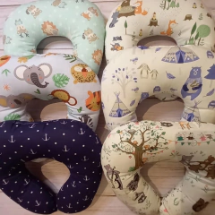 Cuellitos de viaje de piqué o gabardina estampada