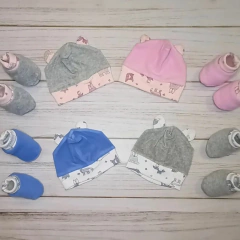 Wootis set plush: gorrito con orejas y escarpines - Soy Mamá Mayorista