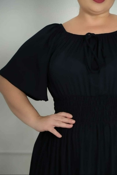 Vestido Mídi Ciganinha Plus Size Manga Flare Preto - Gabriela na internet