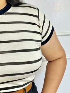 Blusa Listrada Preta em Viscolaycra - Cíntia