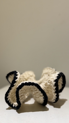 SCRUNCHIE GOJU na internet