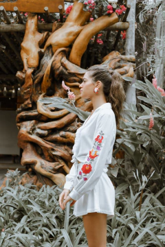 Camisa em cambraia de linho e bordado de flores - Dani Bello