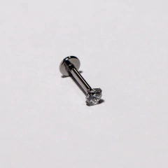 Labret Ponto de Luz - Medusa Piercing e co