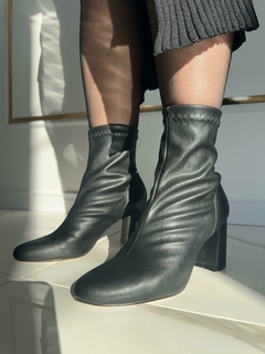 Bota Basic Preta