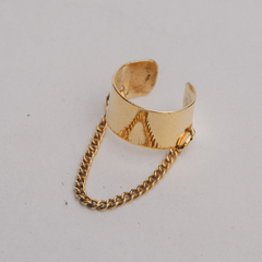 Ear cuff con cadena (baño de oro)