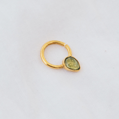 Pieza para septum con peridoto