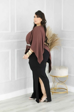 BLUSA CAPA SUZE -  Roupas Plus Size Femininas  Imperdível | EMPODERATTA