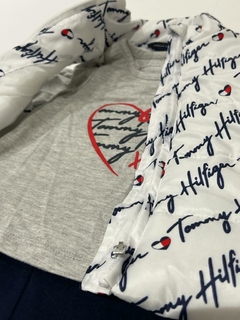 CONJUNTO TRIO COLETE PUFFER MENINA - TOMMY HILFIGER na internet