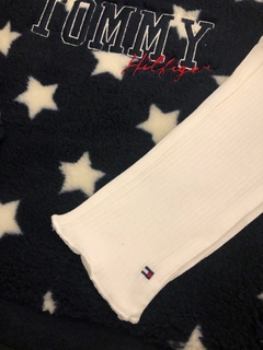 CONJUNTO SHERPA MENINA ESTRELAS - TOMMY HILFIGER - JOYKIDSSTORE