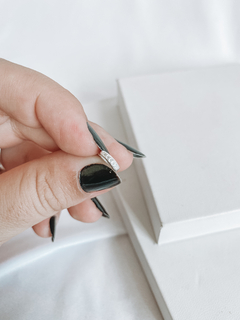 Piercing cartilagem cravejado na internet