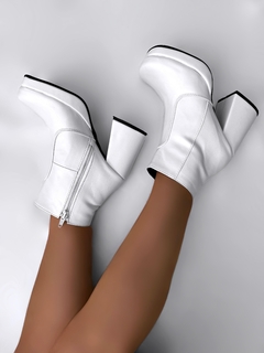 Maddie (Solo Online) PREVENTA - Over Clothes