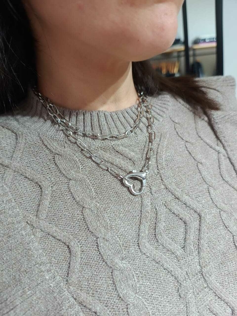 COLLAR CIERRE CORAZÓN PLATEADO