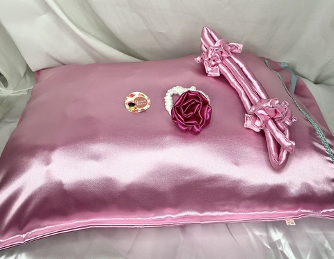 Kit com fronha, modelador slim e scrunchie