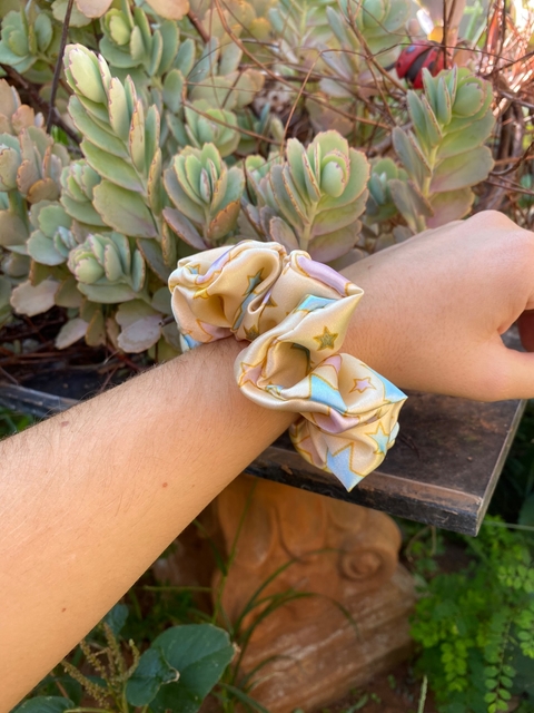 Xuxinha de cetim fofinha “Stars”