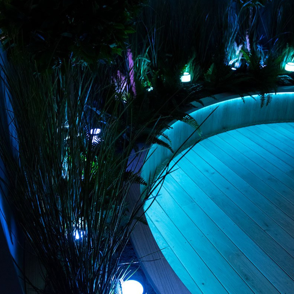 Philips Hue White & Color Ambiance Outdoor Smart LightStrip l Fita de Led Outdoor 2 mts l 2ª Geração l + Sensor de Movimento l Fluxo Luminoso 850 lumen l Compatível com a Alexa, Apple Homekit & Google Assistant | Requer Hue Bridge