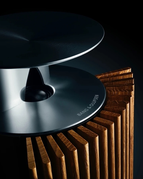 Imagen de Bang & Olufsen Beolab 18 l Oak l Iconic Wireless Stereo Speakers for Home Cinema l Pillar of Luxury Sound l Adaptive Bass Linearization​ l Acoustic Lens technology l Aparências Elegantes l 320 Watts l Wi-Fi & Bluetooth l Chromecast & Google Assistant Integrados l Compatível com Apple 2 & Spotify Connect l Recomendado para áreas de 10m² até 40m²