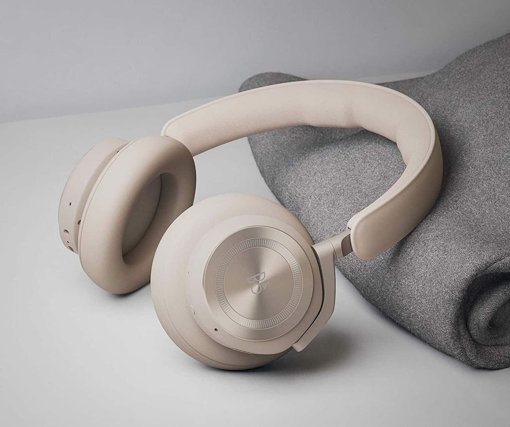 Bang & Olufsen Beosound HX l Over-Ear Headphones l Noise-Canceling Wireless l Cancelamento de ruído ativo adaptativo l Modo de transparência l Até 40 horas de bateria l Até 12 metros de alcance l Escolha a cor - Loja do Jangão - InterBros