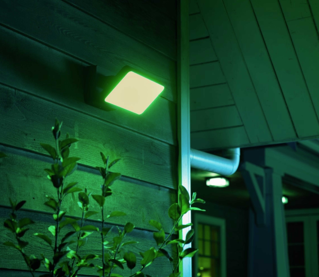 Imagem do Philips Hue Discover Outdoor Floodlight + Hue Dusk-to-Dawn Sensor de Movimento Outdoor l Luminária de Parede l Projetor de Segurança l Poderoso Fluxo Luminoso 2.300 lumen l LED Integrado l Compatível com a Alexa, Apple Homekit & Google Assistant | Requer Hue Bridge