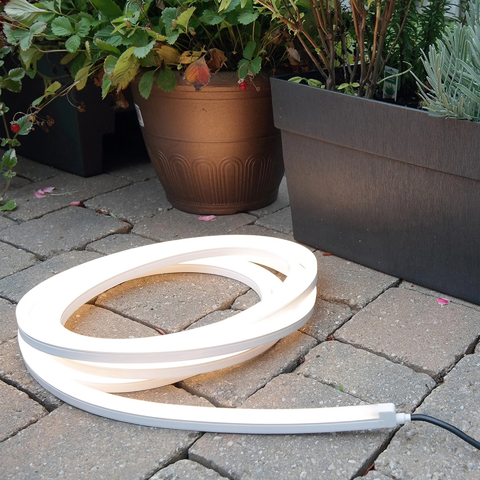 Philips Hue White & Color Ambiance Outdoor Smart LightStrip l Fita de Led Outdoor 5 mts l 2ª Geração l + 500 lumen do que a Geração Anterior l Poderoso Fluxo Luminoso 2.100 lumen l Compatível com a Alexa, Apple Homekit & Google Assistant | Requer Hue Bridge