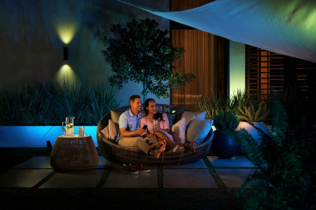 Philips Hue White & Color Ambiance Appear Outdoor Wall | + Philips Hue Dusk-to-Dawn Sensor de Movimento | Luminária Arandela de Parede | Compatível com Alexa, Apple Homekit & Google Assistant | Requer Hue Bridge | Kit2 - online store