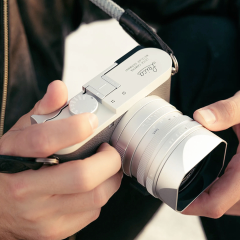 Leica Q2 "Ghost" by Hodinkee Digital Camera l High-end Camera l Summilux 28mm f/1.7 ASPH. Lens l 47.3MP Full-Frame CMOS Sensor l 3.68MP OLED Electronic Viewfinder l Edição limitada de 2.000 unidades - buy online