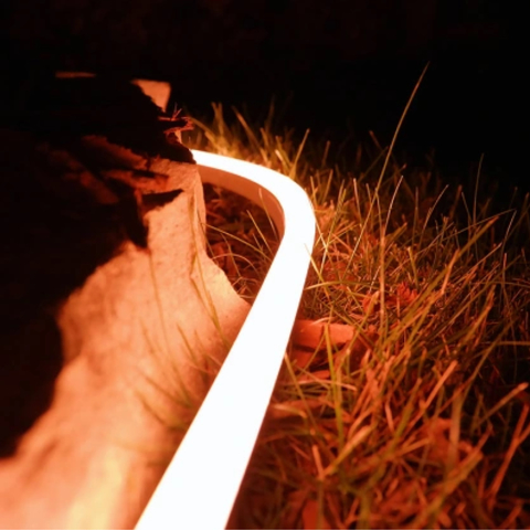 Philips Hue White & Color Ambiance Outdoor Smart LightStrip l Fita de Led Outdoor 2 mts l 2ª Geração l + Sensor de Movimento l Fluxo Luminoso 850 lumen l Compatível com a Alexa, Apple Homekit & Google Assistant | Requer Hue Bridge - comprar online