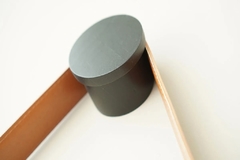 Espelho Onix 60 cm Rudnick Preto Fosco com Alça Caramelo - comprar online