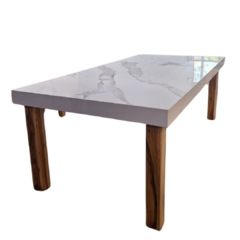 MESA DE SPL CON 4 PATAS DE MADERA