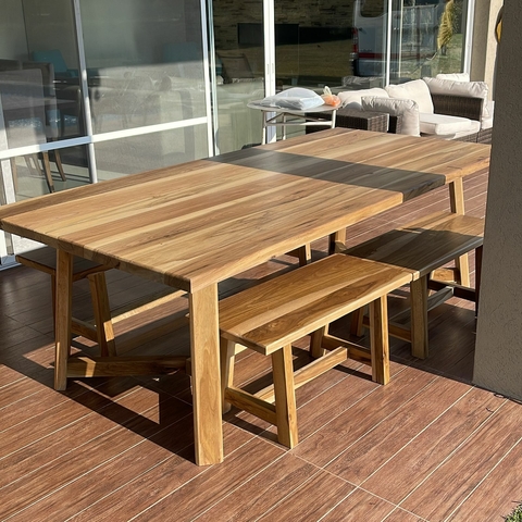 MESA DE PETIRIBI DE 2.40 X 1.00 + BANCOS SIN RESPALDO