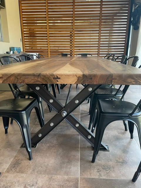 MESA DE GUAYUBIRA PATAS HIERRO UPN (SOLO MESA)