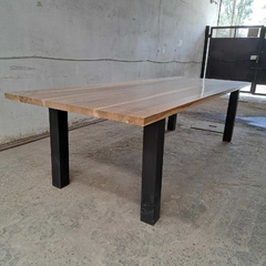MESA DE PETIBIRI DE 3.00 X 1.20 PATAS DE CAÑO CUADRADO en internet