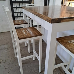 ISLA DESAYUNADORA + 4 BANQUETAS DE HIERRO