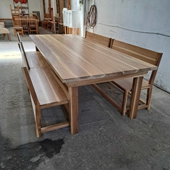 Imagen de MESA DE PETIRIBI + BANCOS CON RESPALDO
