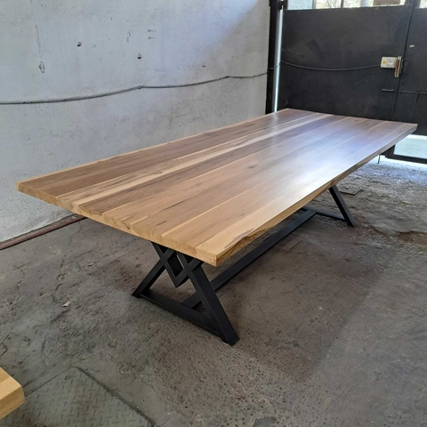 MESA DE PETIRIBI PATAS W