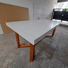 MESA DE MICROCEMENTO PATAS DE MADERA MODELO Y - tienda online
