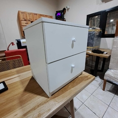 MESA DE LUZ CON CAJONES OCULTOS en internet