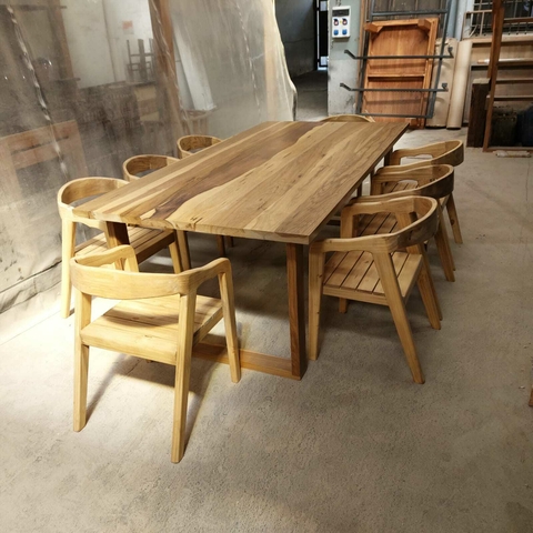 MESA DE PETIRIBI + SILLAS COLONIALES