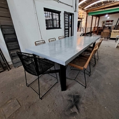 Imagen de MESA DE MICROCEMENTO + SILLAS