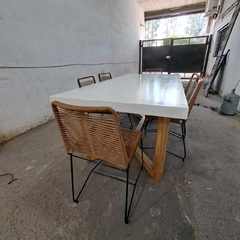 MESA DE MICROCEMENTO + 6 SILLAS en internet